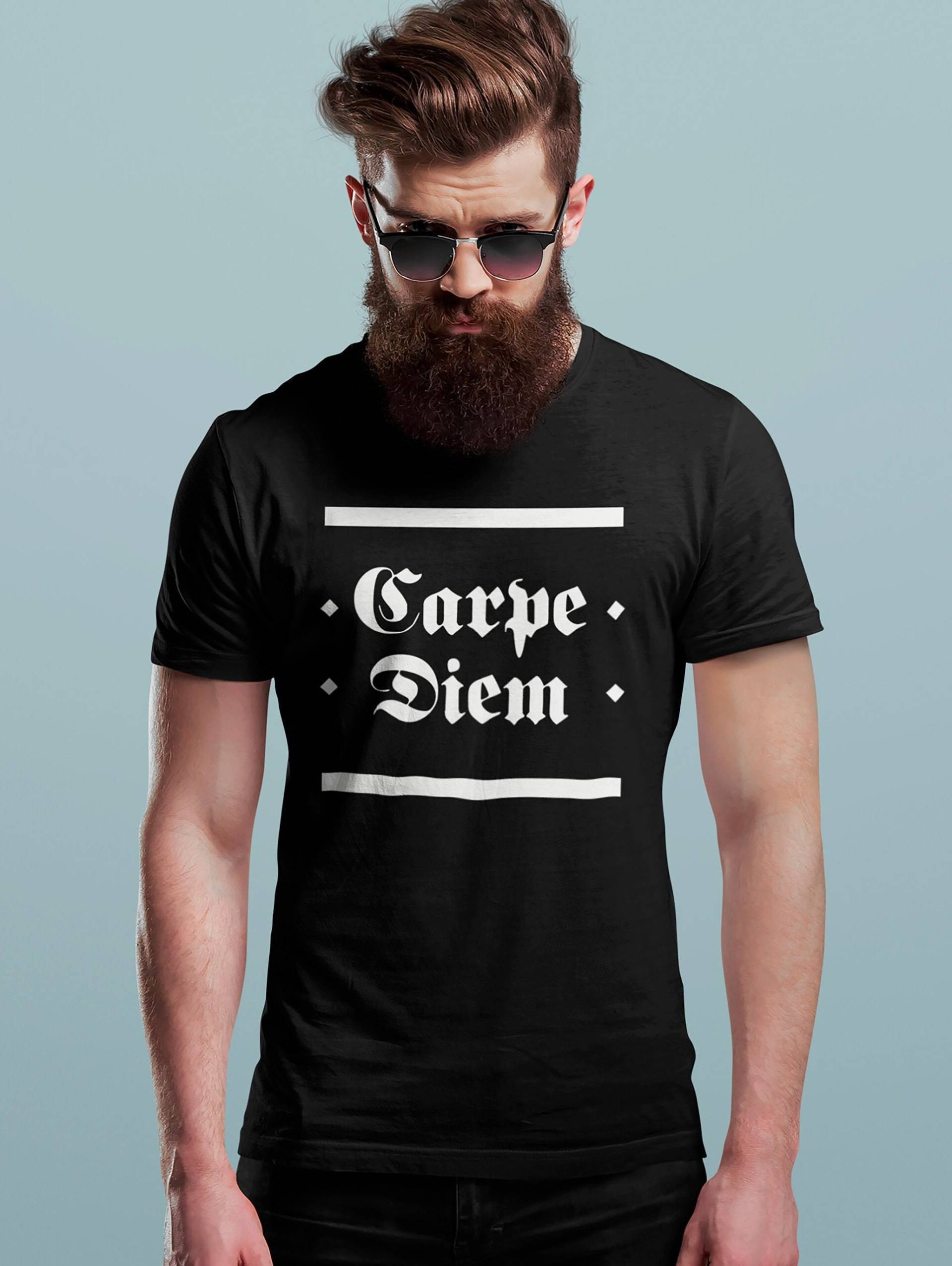 Carpe Diem | Nutze Den Tag - 3 T-Shirt Farboptionen von VisualPOV