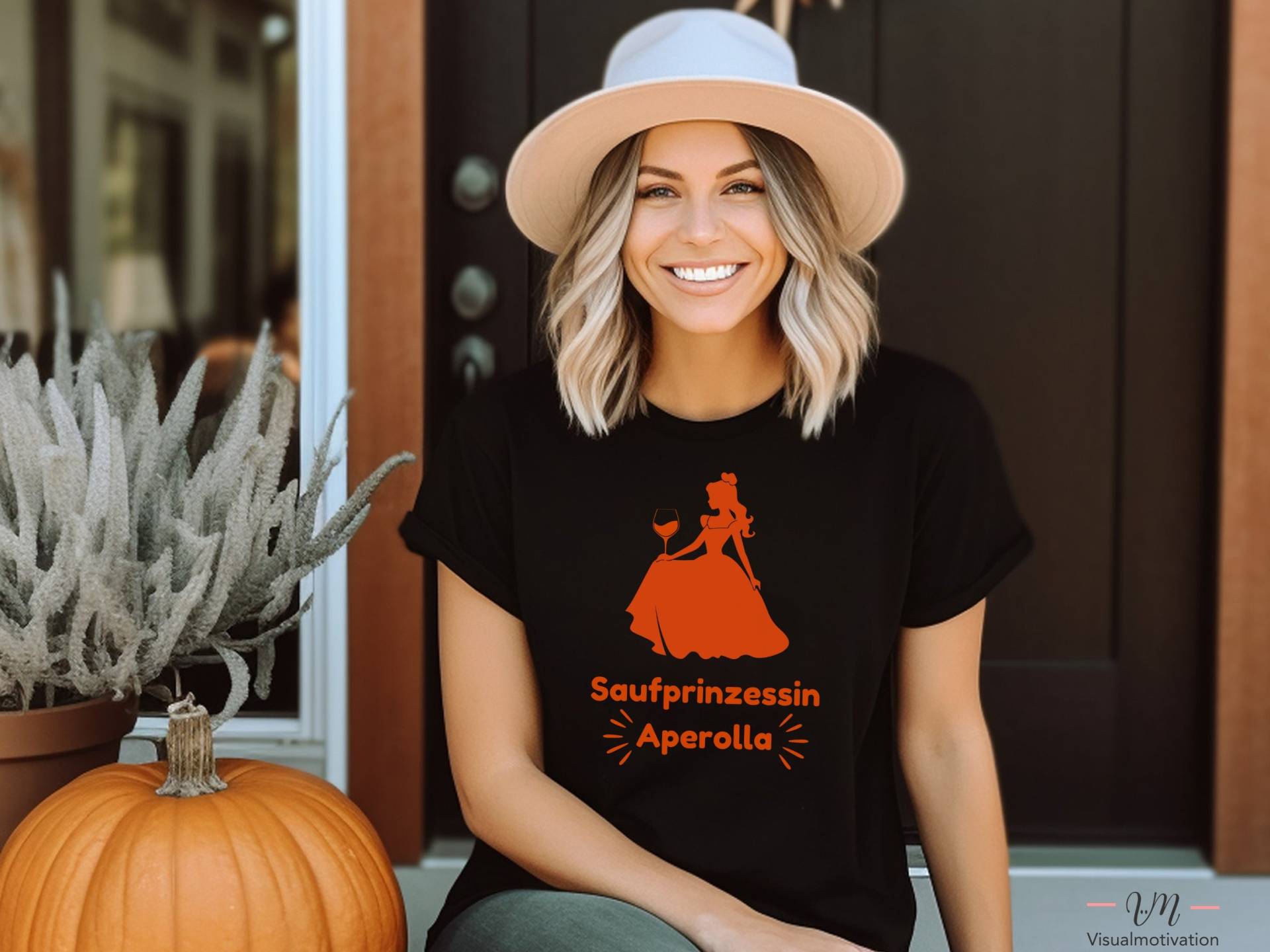 Saufprinzessin Aperolla Damen T-Shirt | Jga Fasching Karneval Shirt Lustiges Aperol Motiv Party Outfit Frauen Geschenkidee Freundin Saufprinzessin Aperolla Damen T-Shirt | Jga Fasching Karneval Shirt Lustiges Aperol Motiv Party Outfit Frauen Geschenkidee Freundin von VisualmotivationDE
