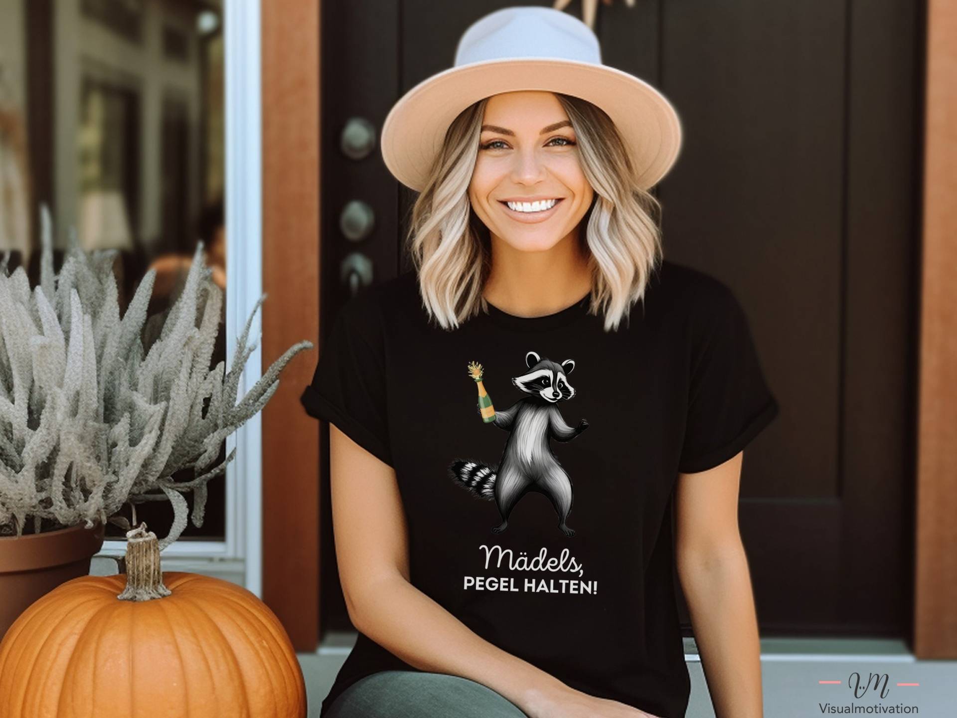 T-Shirt "Mädels, Pegel Halten" Waschbär | Jga Party Shirt Festival Outfit Lustiges Frauen Gruppen T Geschenkideen Für Freundin von VisualmotivationDE