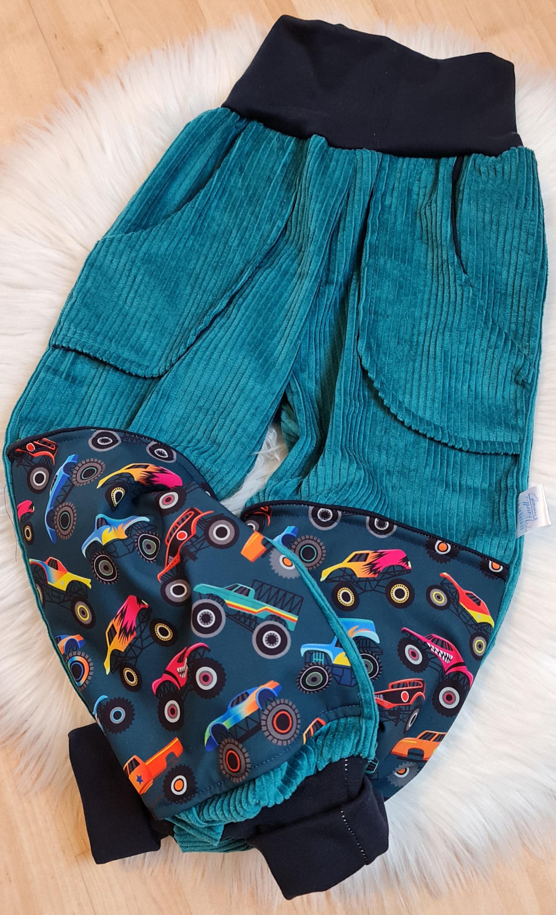 Visuell Design - Neubio Baumwolle Mit Kniepatch Aus Softshell Breitcordhose Breitcord Cordhose Monstertruck Junge Visuell Design - Neubio Baumwolle Mit Kniepatch Aus Softshell Breitcordhose Breitcord Cordhose Monstertruck Junge von VisuellDesign