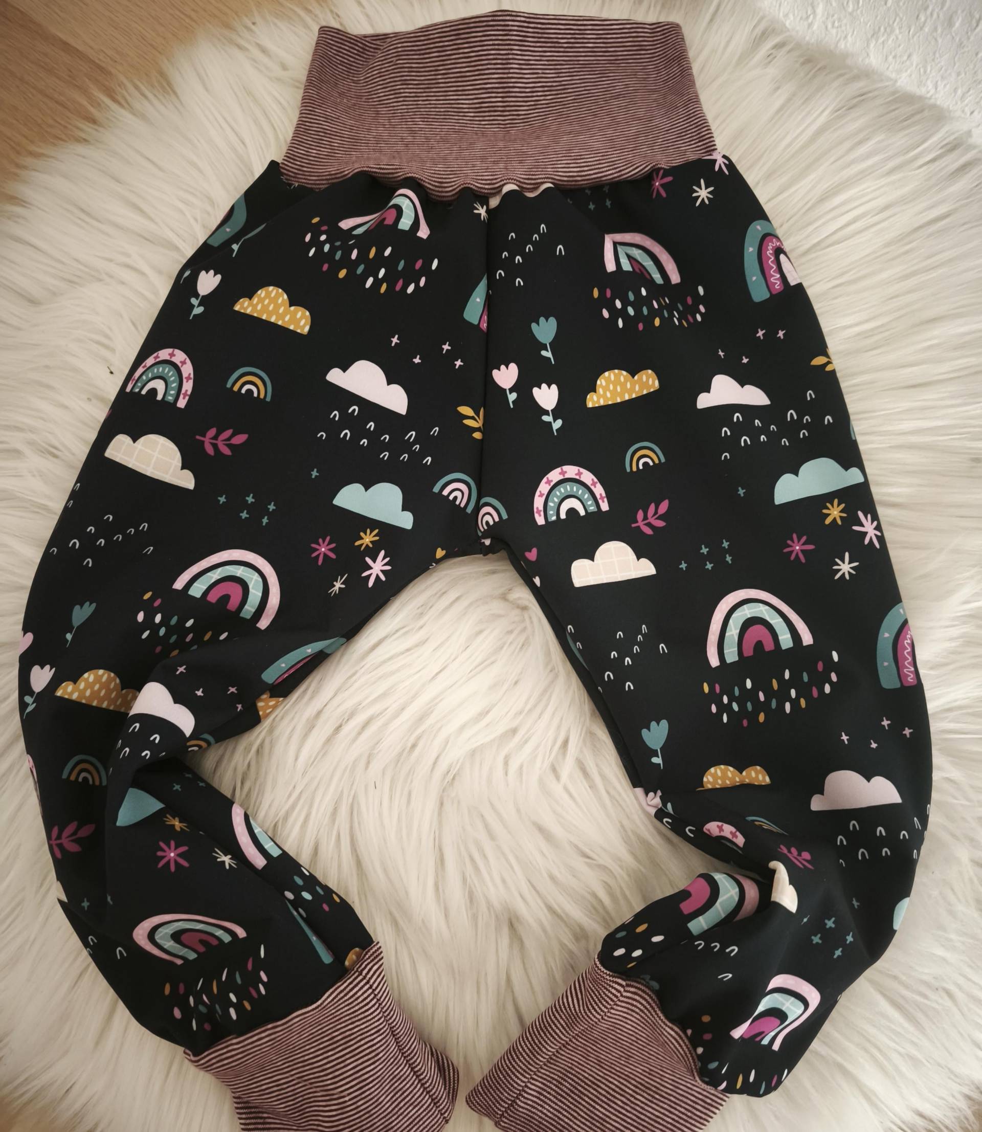 Visuell Design - Regenbogen Softshellhose Pumphose 74 80 92 98 104 116 122 134 140 von VisuellDesign