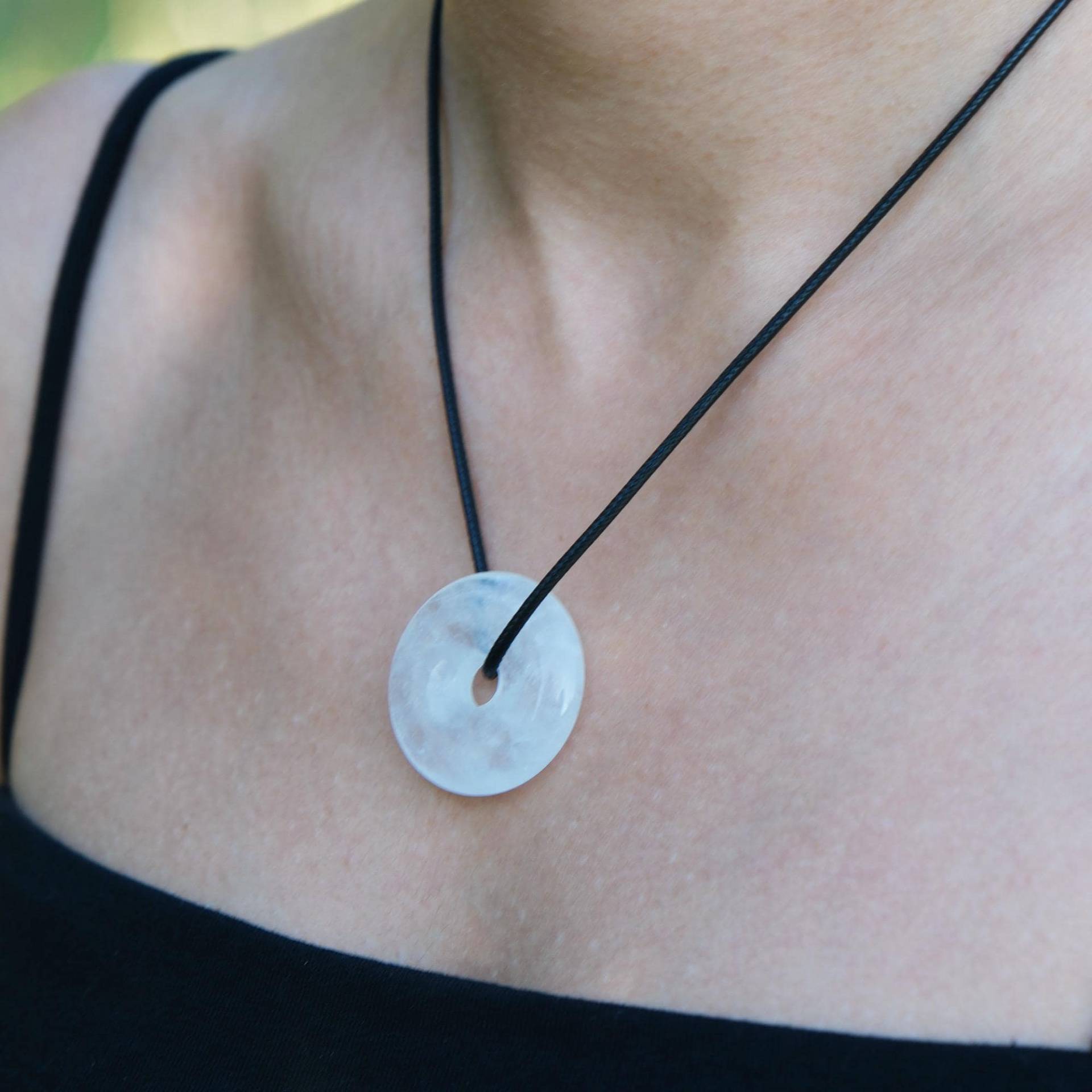 Halskette Mit Bergkristall Donut Anhänger - Natürlicher Unisex-Kreisanhänger An Verstellbarer Kordel Halskette Mit Bergkristall Donut Anhänger - Natürlicher Unisex-Kreisanhänger An Verstellbarer Kordel von VitaArtdesign