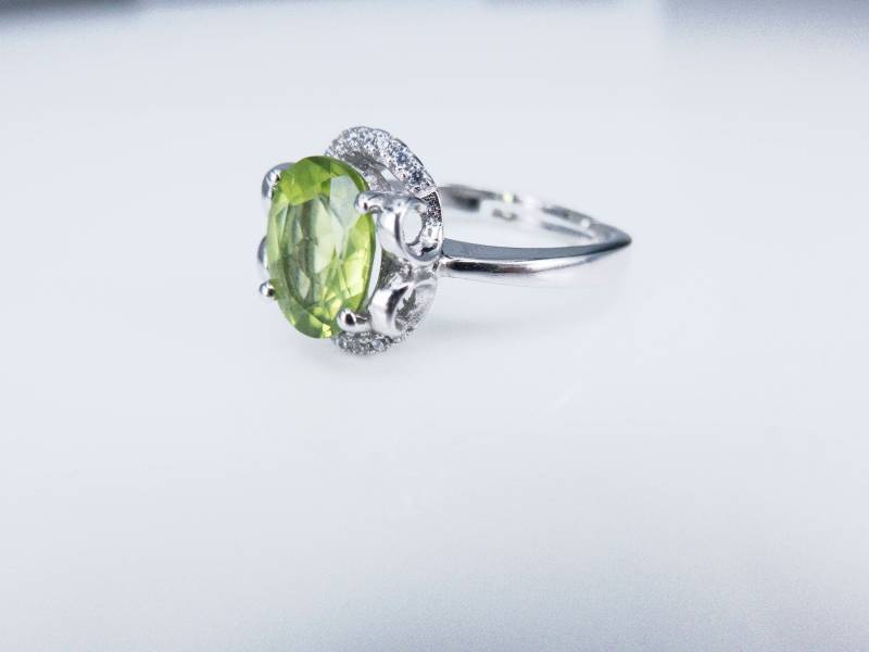 Anzeige Einstellbar Peridot Sterling Silberring, Trauringe, Edelstein Hochzeitsringe, Silber Ringe, Welle Silberring von VitaGems