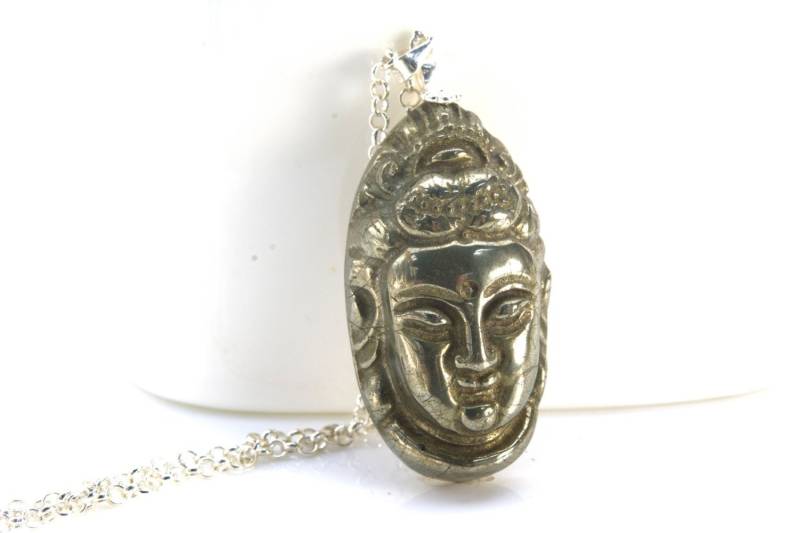 Buddha Anhänger Halskette - Natürlicher Pyrit Geschnitzt Figur Schmuck Edelstein Kamee Religion Naturstein Buddha Anhänger Halskette - Natürlicher Pyrit Geschnitzt Figur Schmuck Edelstein Kamee Religion Naturstein von VitaGems