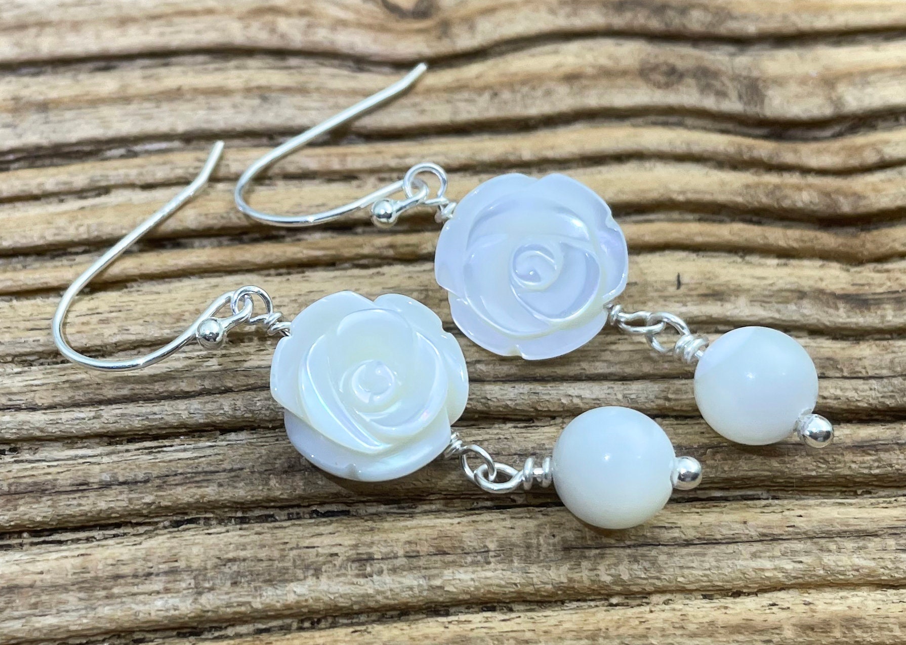 Geschnitzte Perlmutt Blumen Ohrringe Sterling Silber Schmuck von VitaGems