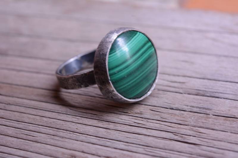 Grünen Malachit Set Lünette Ring, Sterling Silber Edelsteine Ring - Größe 8, 25 von VitaGems