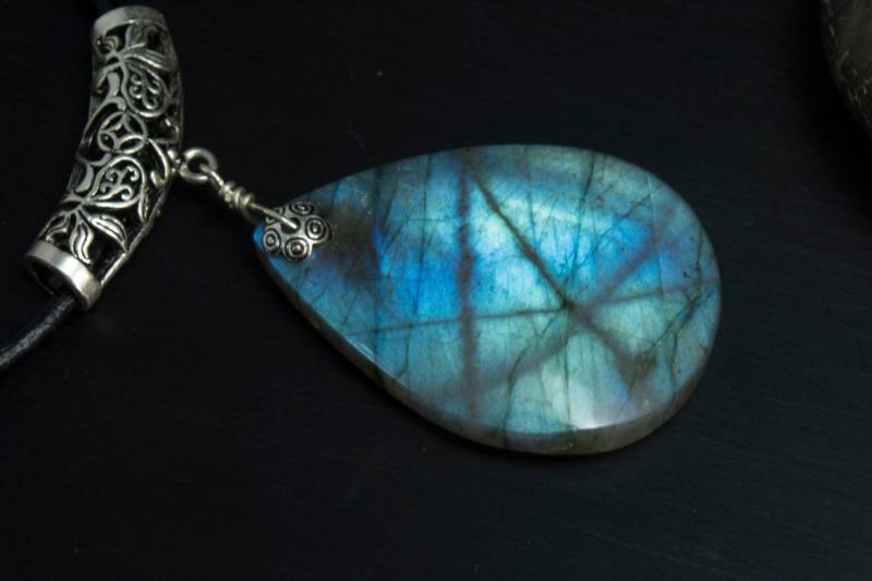 Labradorit Schmuck - Blauen Blitz Edelstein Anhänger Halskette Grauen Stein Tränenblech Anweisung Labradorit Schmuck - Blauen Blitz Edelstein Anhänger Halskette Grauen Stein Tränenblech Anweisung von VitaGems