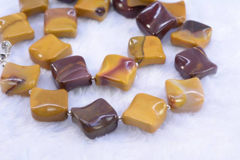 Mookaite Wave Quadrat Halskette Mookaite Wave Quadrat Halskette von VitaGems