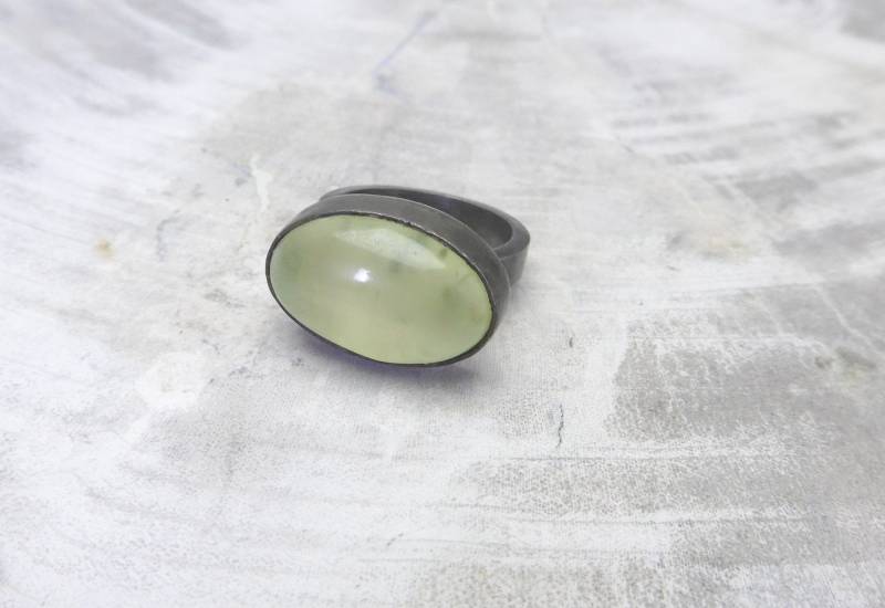 Prehnit Edelstein-Ring, Lünette Set Ring, Handgefertigte Schmuck, Handgemachte RingGröße 6, 5 Prehnit Edelstein-Ring, Lünette Set Ring, Handgefertigte Schmuck, Handgemachte RingGröße 6, 5 von VitaGems