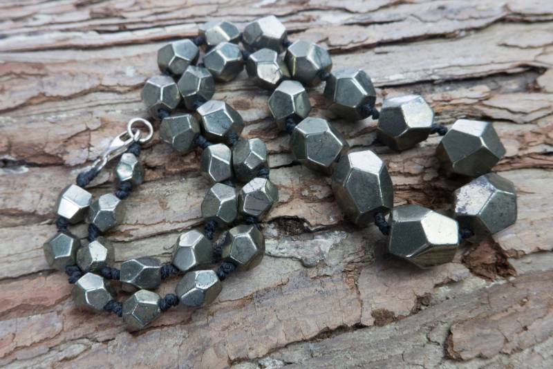 Pyrit Edelstein Nugget Halskette, Handgemachte Geknotete Seil Perlen Abschluss Schmuck Geschenk von VitaGems