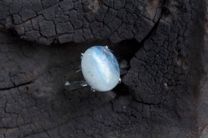 Regenbogen Mondstein Ring - Schmuck Juni Geburtsstein Weißer Stein Aussage Blau Flash 6, 75 Regenbogen Mondstein Ring - Schmuck Juni Geburtsstein Weißer Stein Aussage Blau Flash 6, 75 von VitaGems