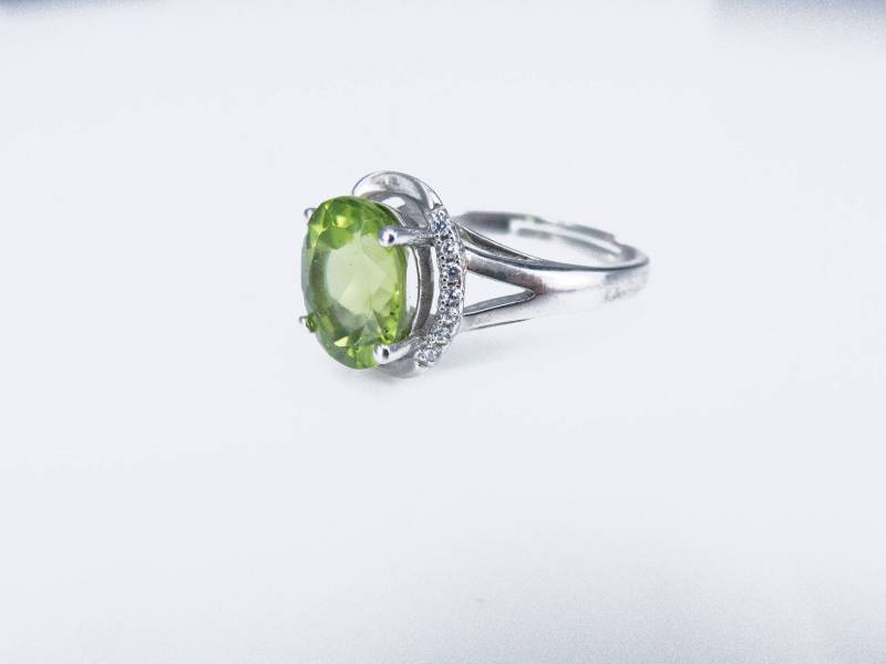 Verlobungsringe Mit Peridot Geburtsstein Ringe, Sterling Silber-Peridot-Ring, Grün Verlobungsringe, Peridot, Aussagering Verlobungsringe Mit Peridot Geburtsstein Ringe, Sterling Silber-Peridot-Ring, Grün Verlobungsringe, Peridot, Aussagering von VitaGems
