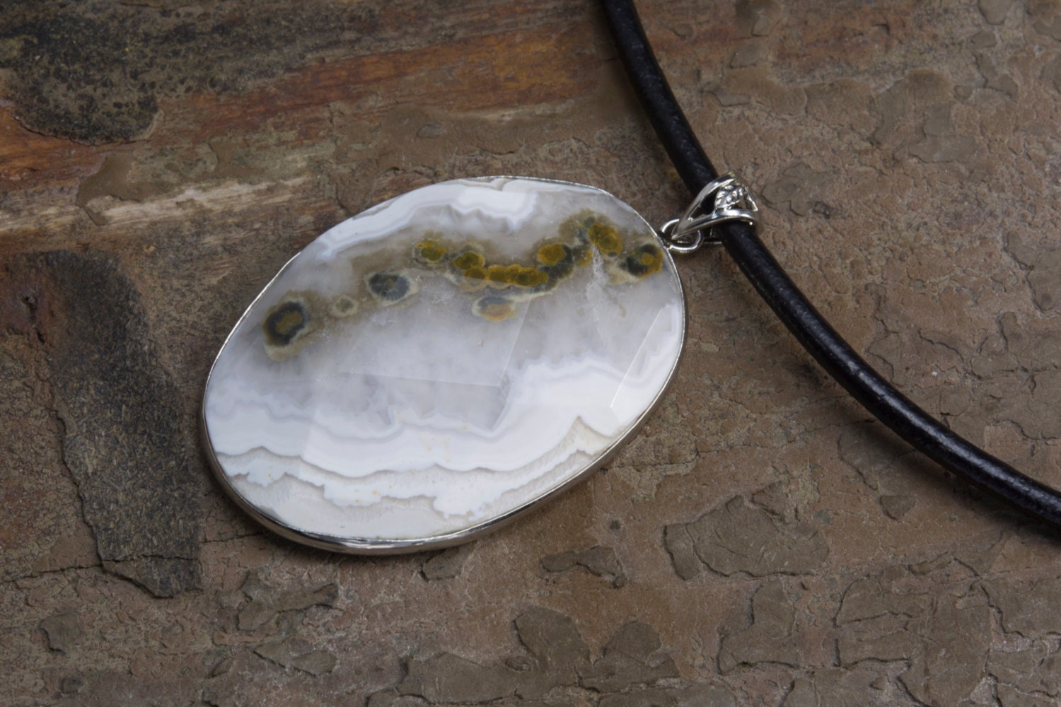 Weißer Ozean Jaspis Halskette - Grün Und Weiß Achat Schmuck Anhänger Untersetzer Strand Weißer Ozean Jaspis Halskette - Grün Und Weiß Achat Schmuck Anhänger Untersetzer Strand von VitaGems
