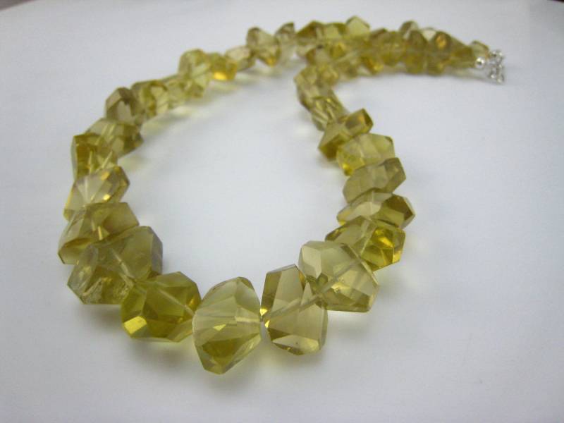 Zitronenquarz Ausgefallene Nugget Halskette von VitaGems