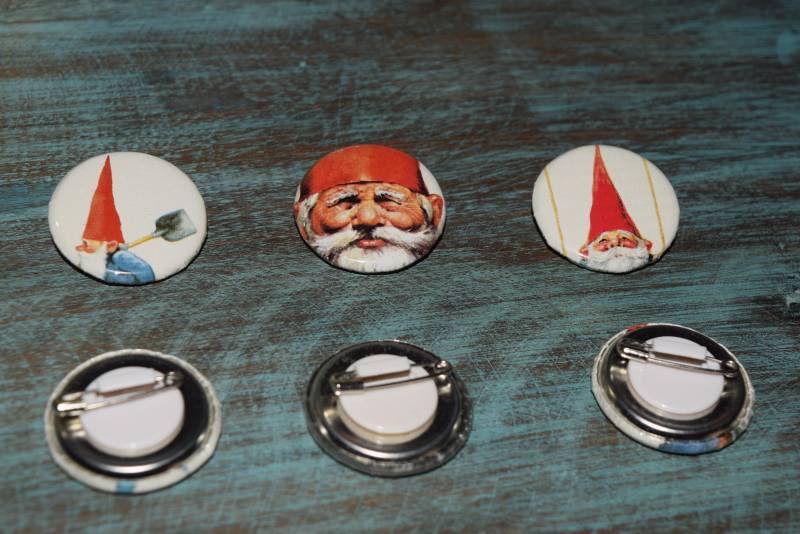 Heinzelmännchen Button Handmade von VitaMonella