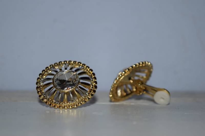 Opulente Vintage Ohrringe Mit Clipverschluss Opulente Vintage Ohrringe Mit Clipverschluss von VitaMonella