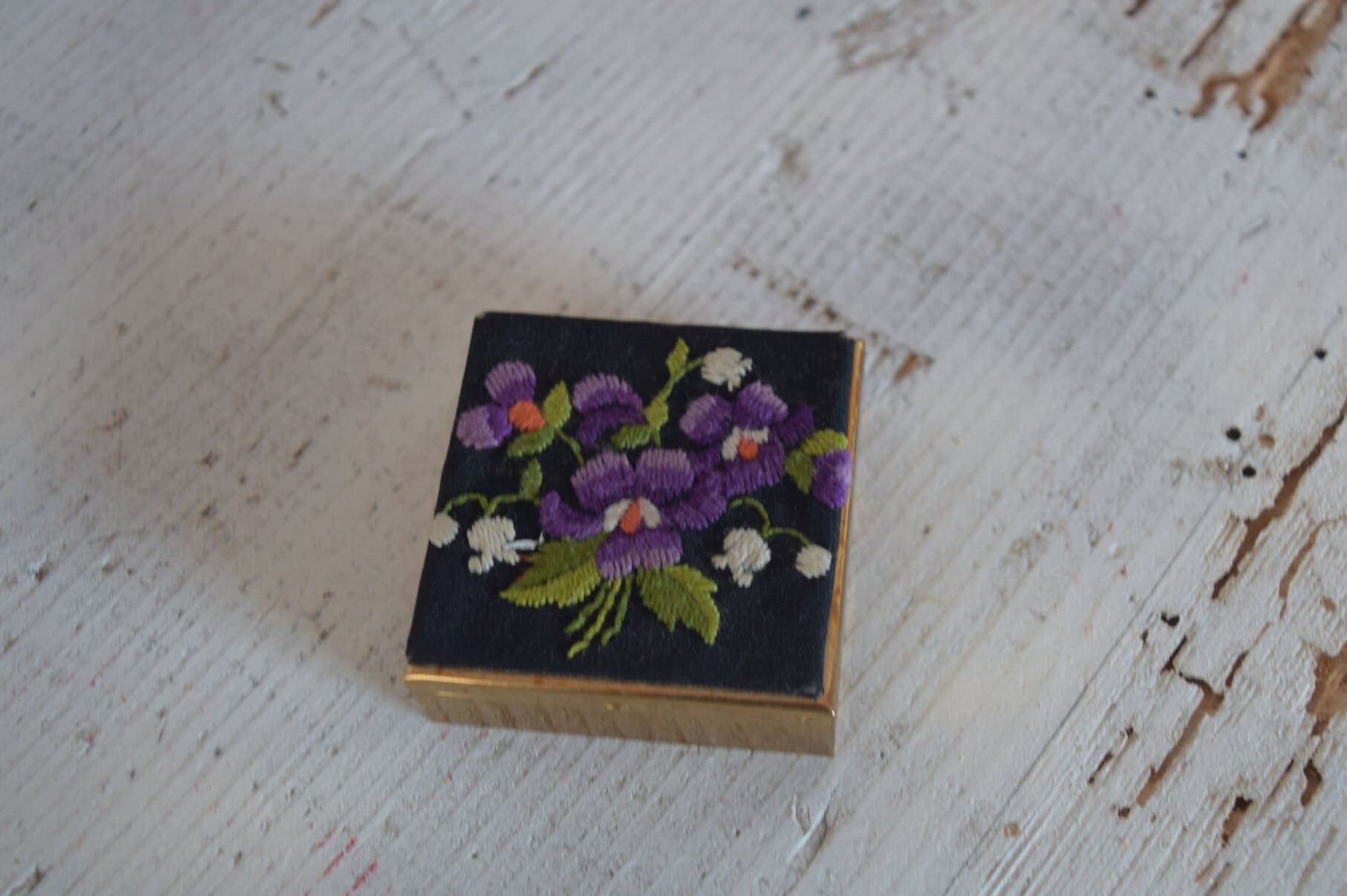 Vintage Blumen Pillendose Vintage Blumen Pillendose von VitaMonella