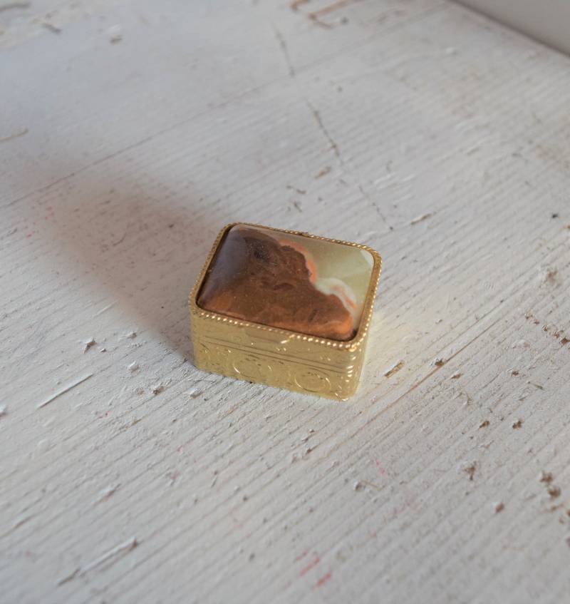 Vintage Pillendose, Marmorierter Naturstein Vintage Pillendose, Marmorierter Naturstein von VitaMonella