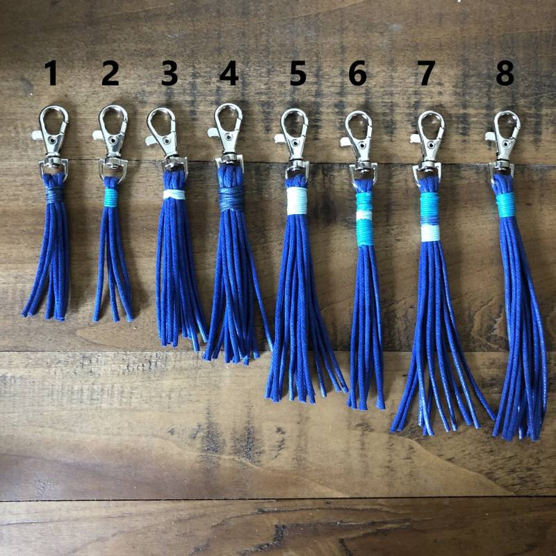 Makramee Schlüsselanhänger - Deep Oceans Serie Blaue Fransen in Verschiedenen Größen Und Stilen von VitalMatterStudio