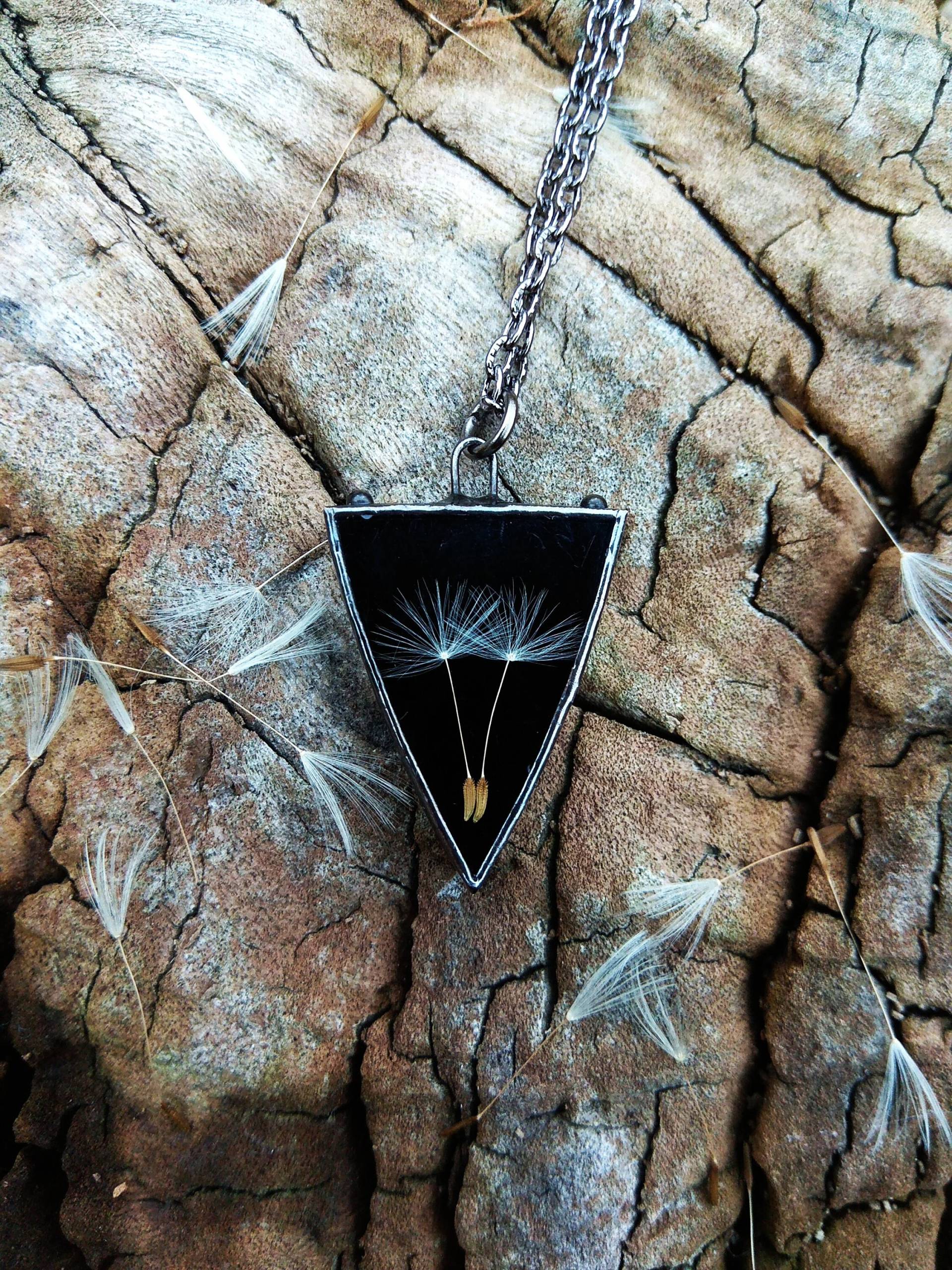 Löwenzahn-Anhänger Für Exquisite Frauen, Löwenzahnsamen Winzige Löwenzahnhalsketten-Märchengeschenk, Terrariumhalsketten-Naturschmuck, Puffanhänger von VitrazhStainedGlass