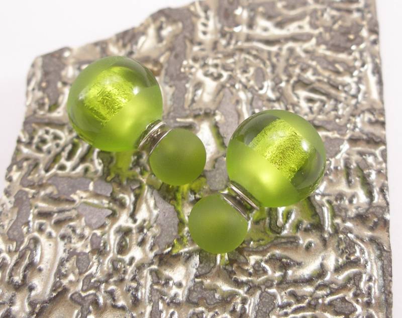 Muranoglas Doppel Perlen Ohrringe Chartreuse Chirurgenstahl Schmuck von VitreusVenice