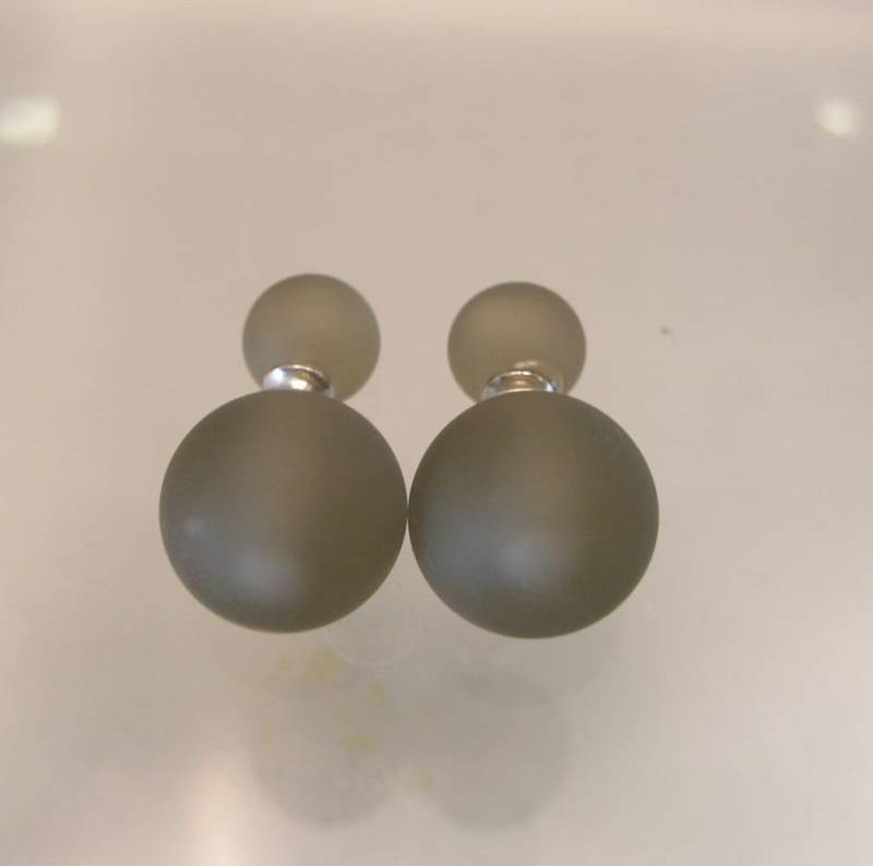 Muranoglas Doppel Kugel Ohrringe Ohrstecker Aus Chirurgenstahl Grau von VitreusVenice