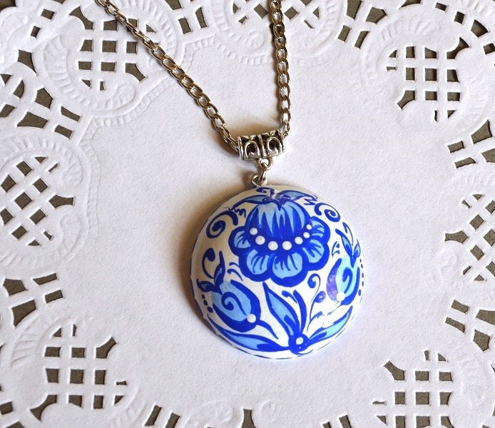 Hochzeit Geschenk Ideen Brautjungfern Boho Schmuck Handgemachte Anhänger Holzschmuck, Holz Halskette Blau Weiß Gemalt von VivaArcenciel