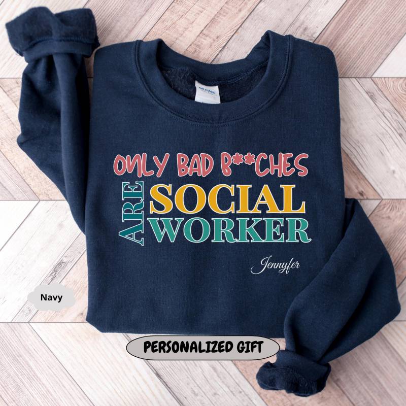 „Nur Starke Frauen Arbeiten Im Sozialwesen"-Sweatshirt, Lustiges Geschenk Für Sozialarbeiter, Personalisiertes Sweatshirt, Zur Wertschätzung Von von VivaLeya