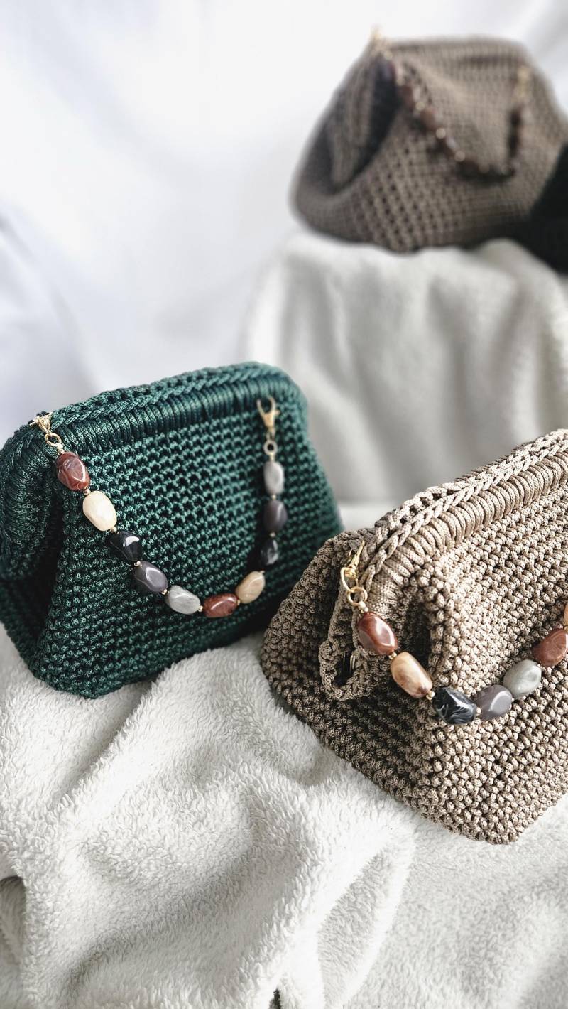 Crochet Clutch Bag With Chain Handmade Evening Purse von ViveloChrochet