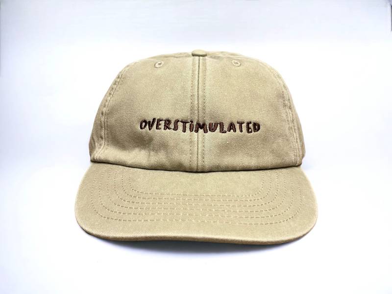 Overstimulated Bestickte Low-Profile-Baseball-Dad-Cap Von Vivian Flytrap Overstimulated Bestickte Low-Profile-Baseball-Dad-Cap Von Vivian Flytrap von VivianFlytrap