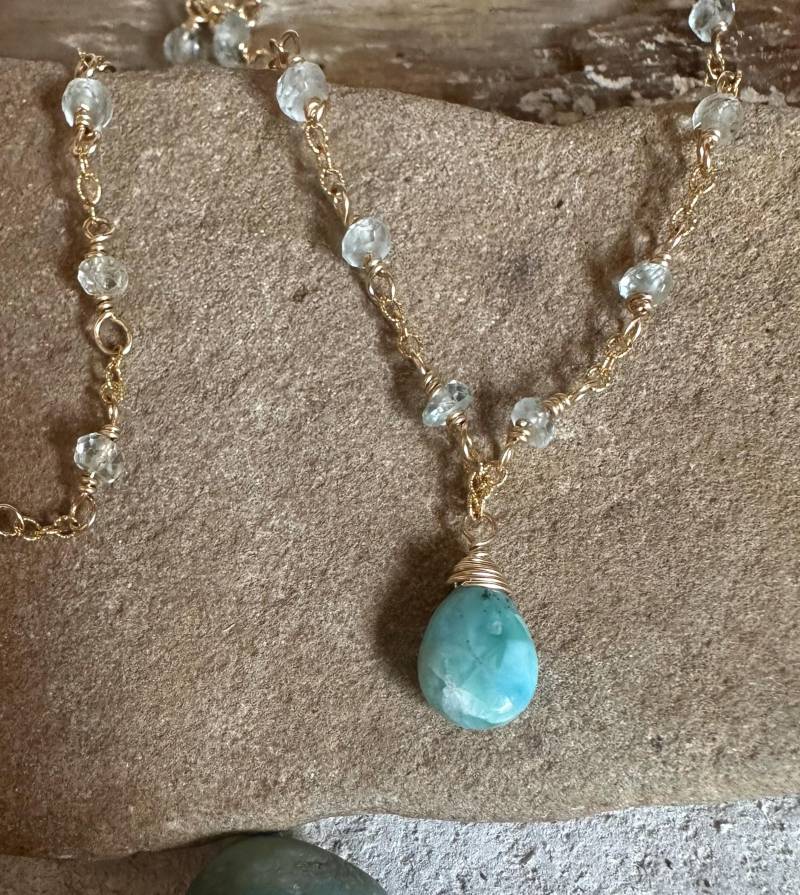 Aquamarin Und Larimar Edelstein-Goldkette Handgemachte Anhänger von VivianRDesigns