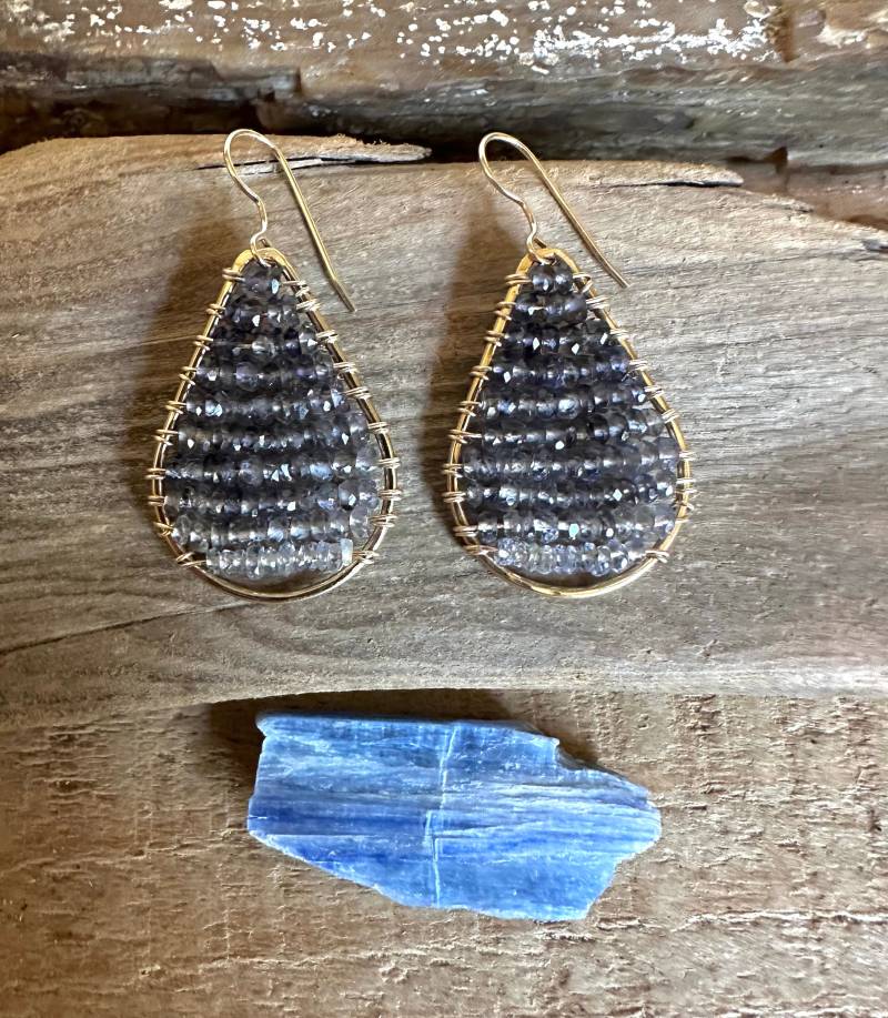 Iolith Edelstein Gold Creolen Handgefertigte Ohrringe von VivianRDesigns