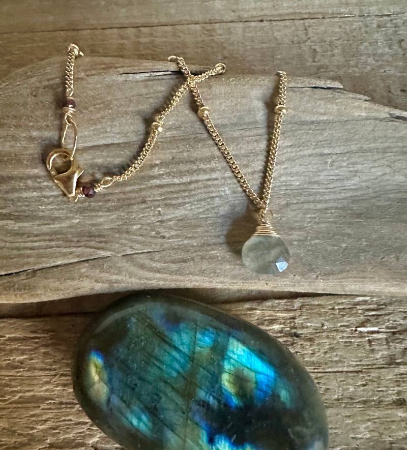 Labradorit Edelstein Gold Handgemachte Anhänger Halskette von VivianRDesigns