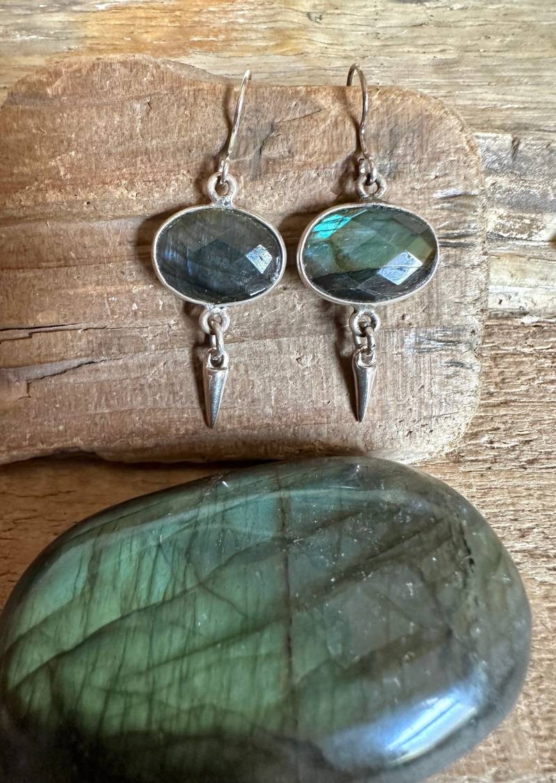 Labradorit Edelstein Silber Spike Ohrhänger von VivianRDesigns