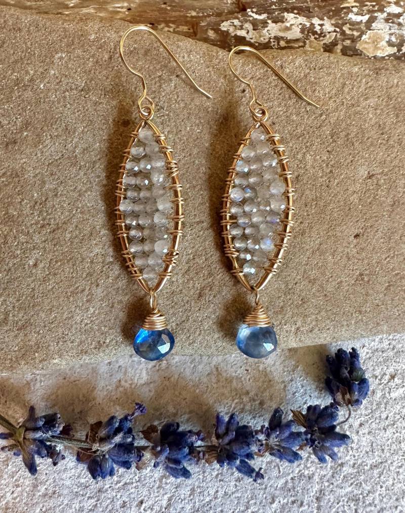 Labradorit Und Kyanit Edelstein Gold Handgemachte Creolen von VivianRDesigns