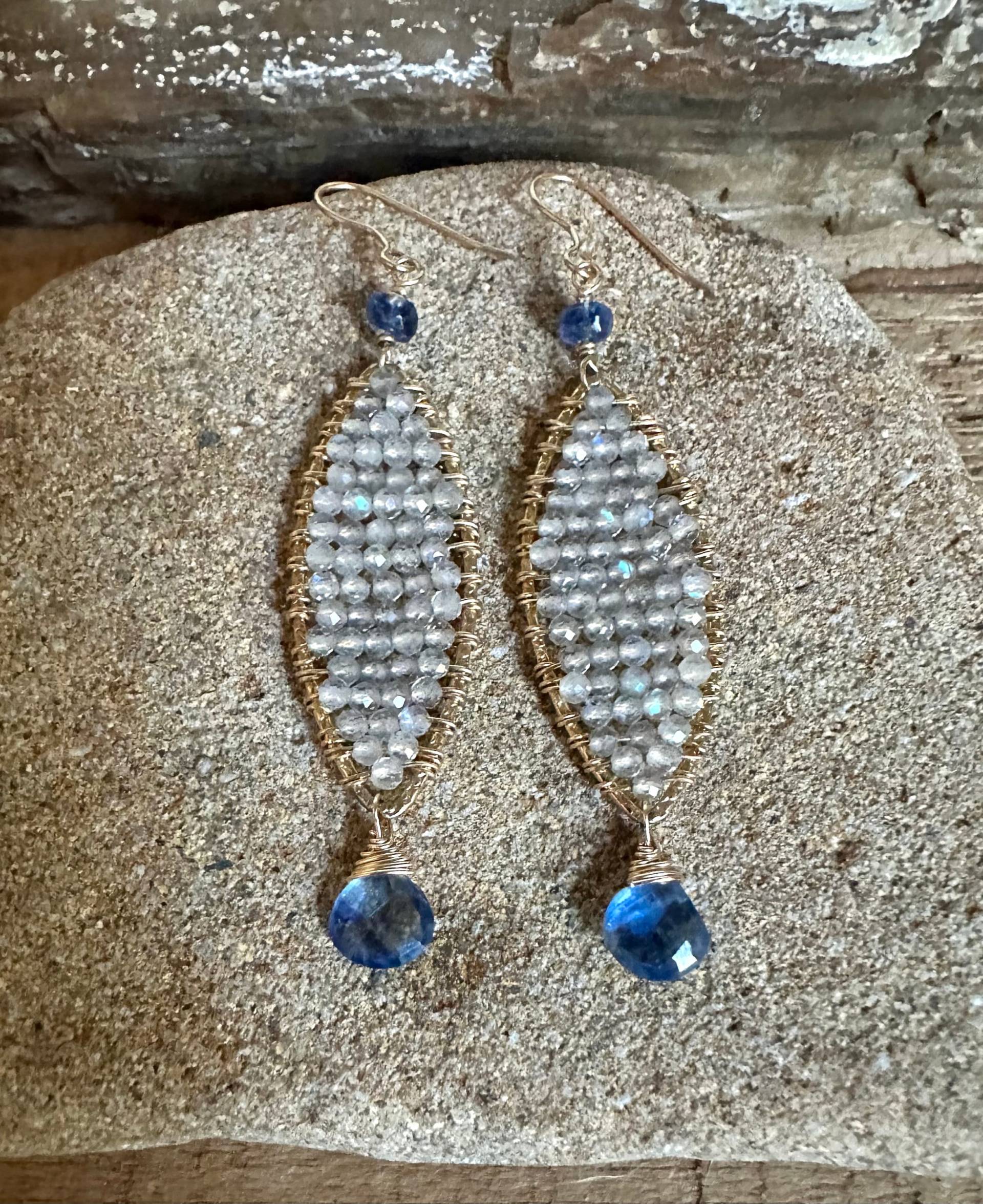 Labradorit Und Kyanit Edelstein Gold Handgemachte Creolen von VivianRDesigns