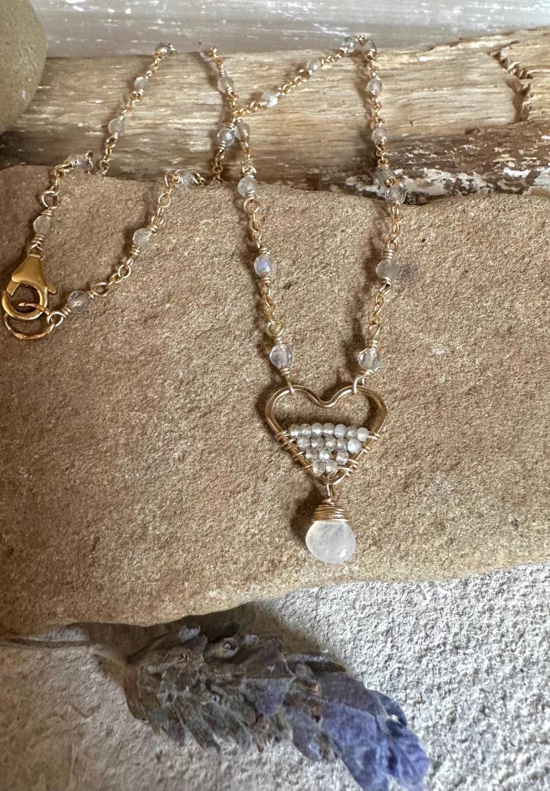 Labradorit Und Mondstein Edelstein Handgemachte Gold Herz Charme Halskette von VivianRDesigns