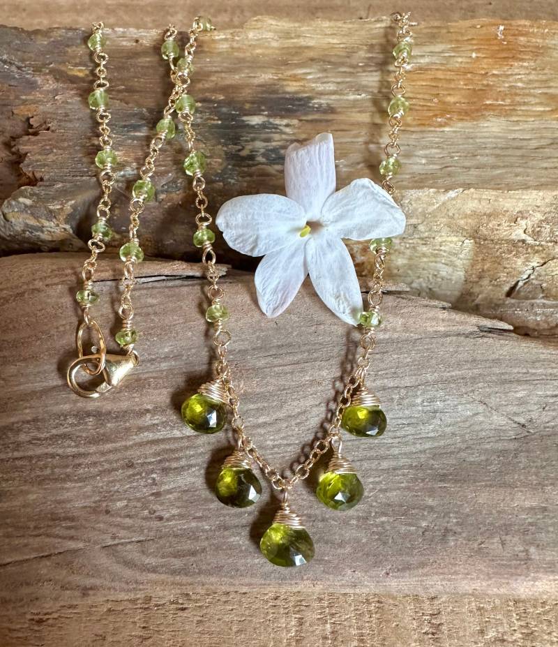 Peridot Edelstein Gold Halskette Handgefertigt von VivianRDesigns