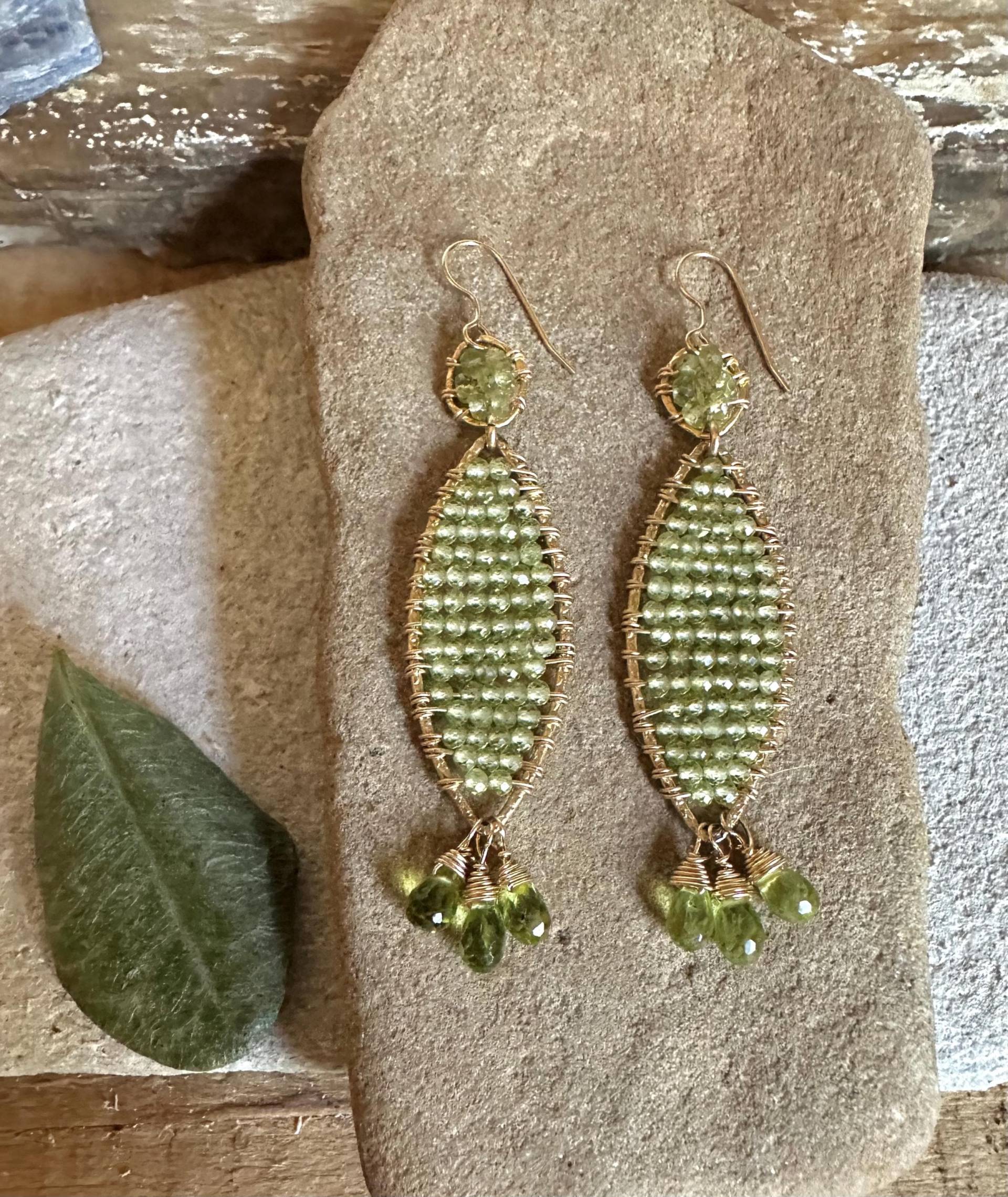Peridot Edelstein Gold Handgemachte Creolen von VivianRDesigns