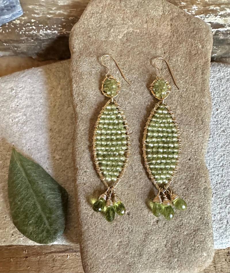 Peridot Edelstein Gold Handgemachte Creolen von VivianRDesigns