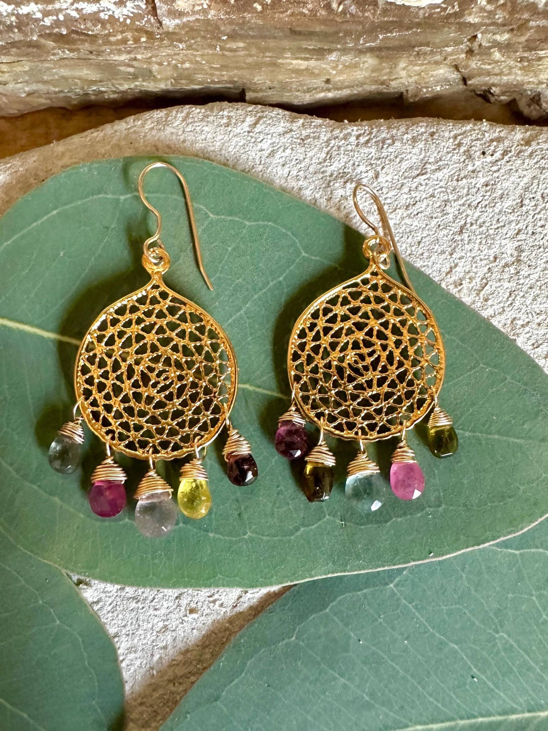 Turmalin Edelstein Gold Handgefertigte Kronleuchter Ohrringe von VivianRDesigns