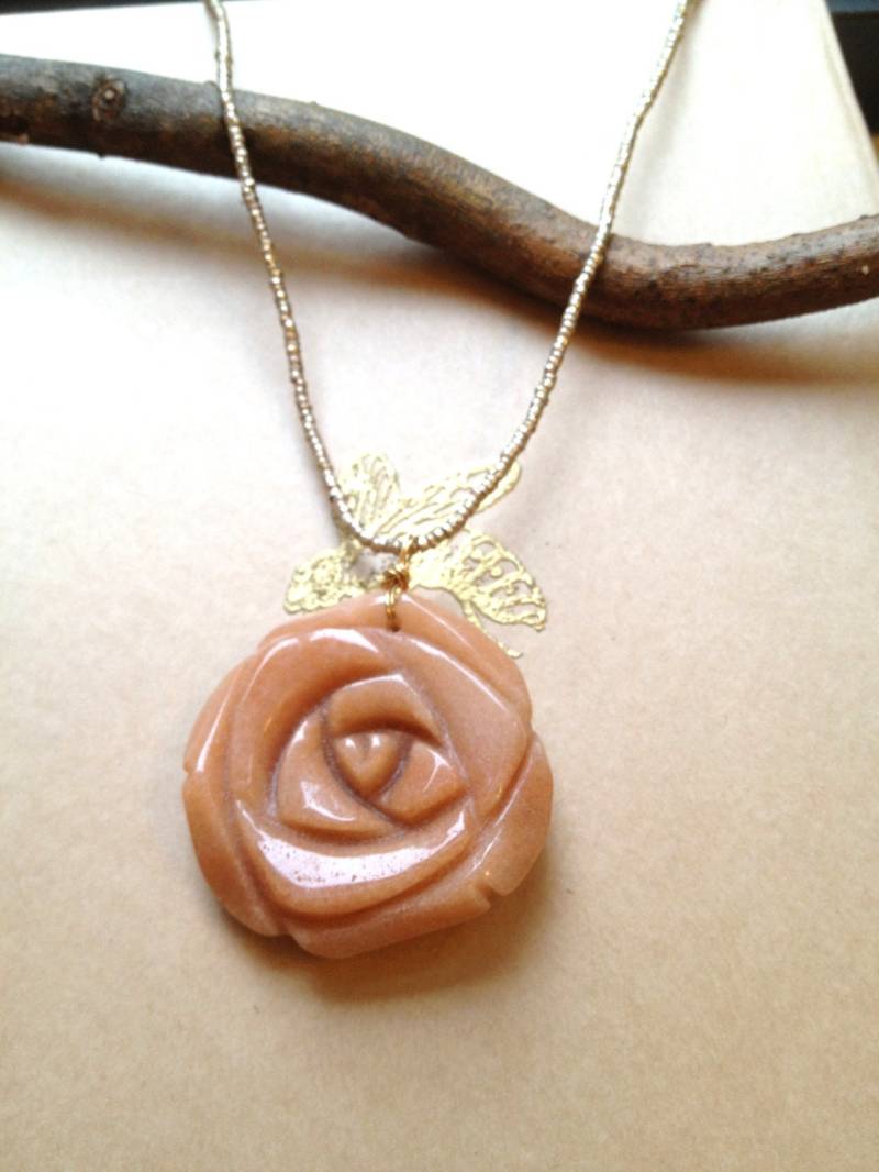 Rosen-Geschnitzte Aventurin-Halskette von VivianaLeonor