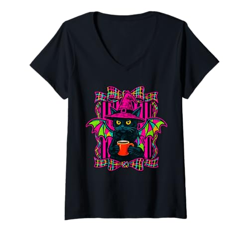 Damen Hell Karierte Hexenkatze mit Kaffee und Fledermausflügeln T-Shirt mit V-Ausschnitt Damen Hell Karierte Hexenkatze mit Kaffee und Fledermausflügeln T-Shirt mit V-Ausschnitt von Vivid Gothic Pet Co.