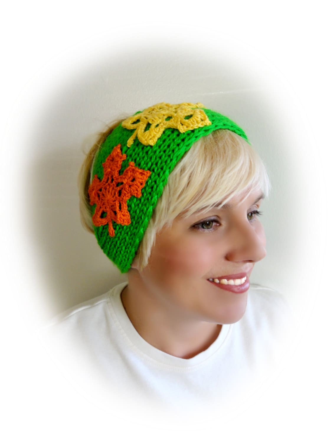 Ausverkauf Sofort Versandfertig. Handgestrickte Stirnband. Lebendige Grüne Farbe. Leuchtend Gelb Und Orange-Ahorn-Blätter. Ohrenwärmer von VividBear