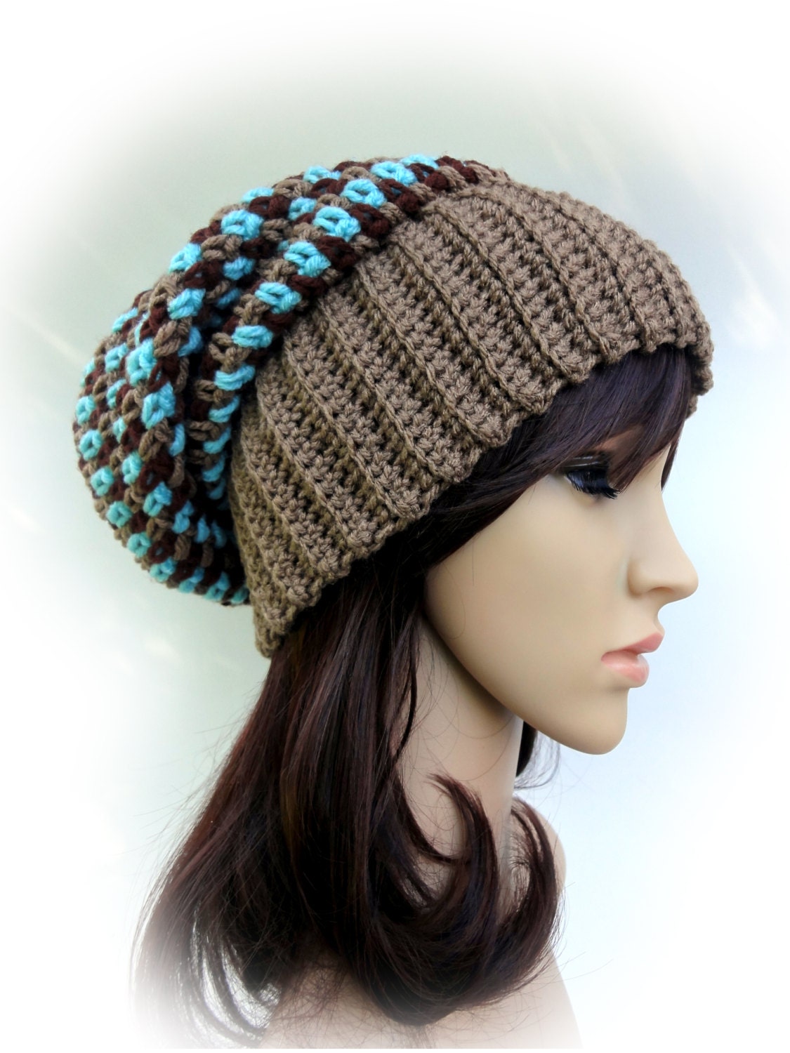 Verkauf. Versandbereit. Gehäkelte Slouchy Hut. Café Latte, Brown Und Aqua Damen Mode-Fallen Mit Warmen Herbst-Winter-Accessoire von VividBear