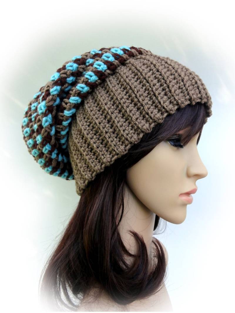 Verkauf. Versandbereit. Gehäkelte Slouchy Hut. Café Latte, Brown Und Aqua Damen Mode-Fallen Mit Warmen Herbst-Winter-Accessoire von VividBear