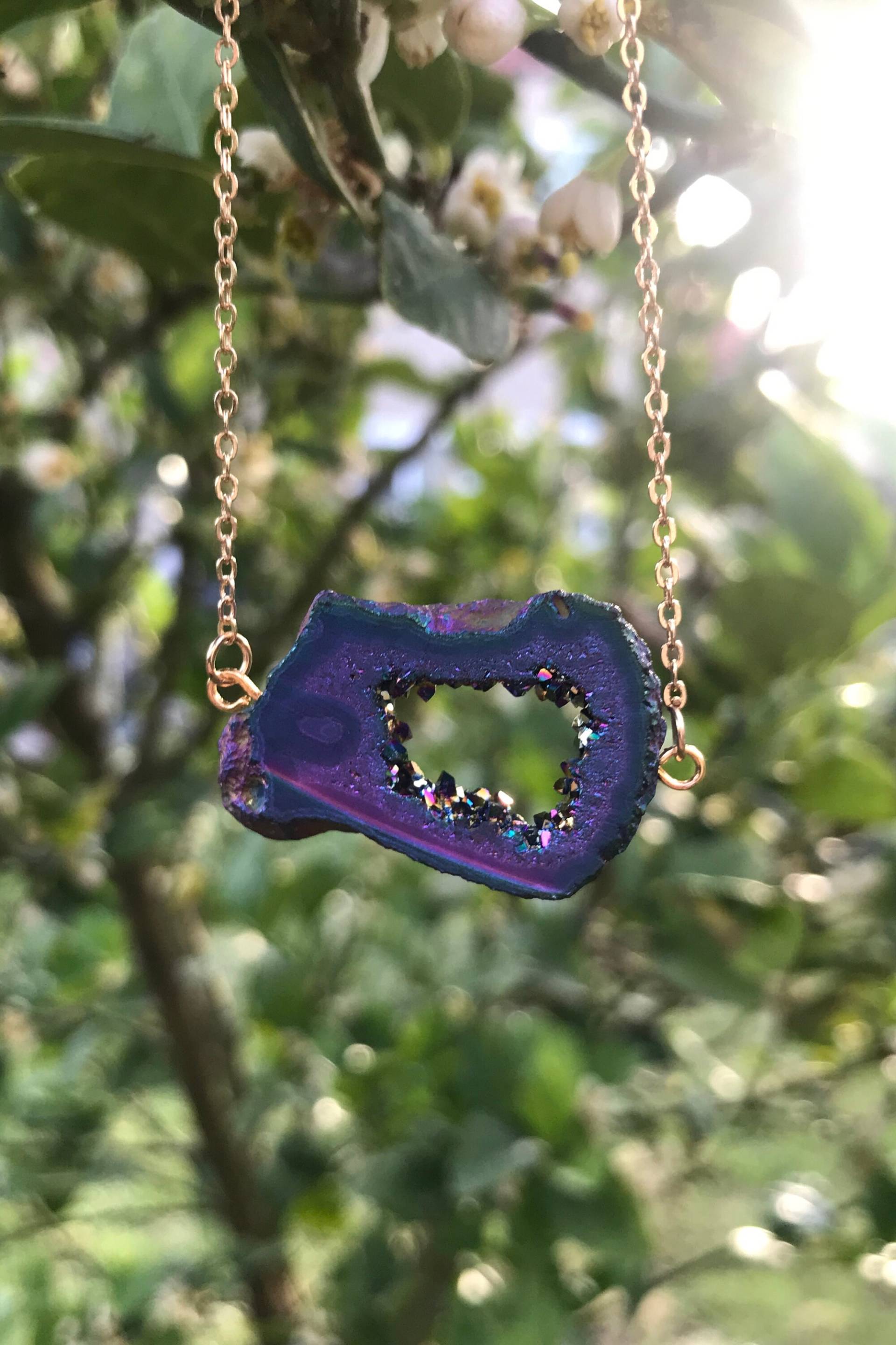 Blaue Titan Aura Quarz Druzy Kristall Natur Geode Scheibe Verbinder Halskette - Flamme Regenbogen Achat Anhänger I1170 von VividBloom