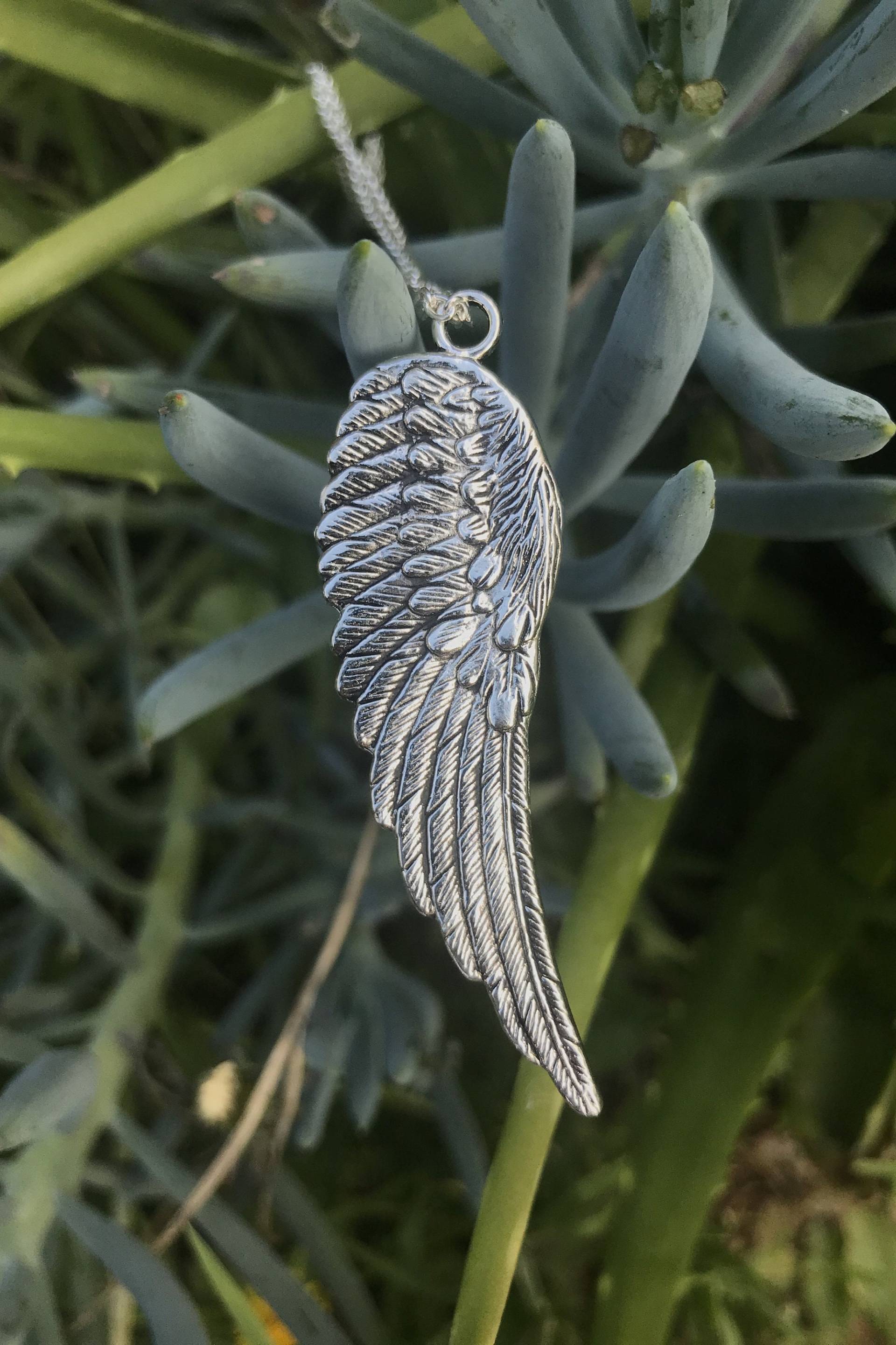 Silberfarbener Flügel Anhänger Charm Halskette - Silberfarbener Boho Hippie Retro Schmuck Modeschmuck I1177 von VividBloom