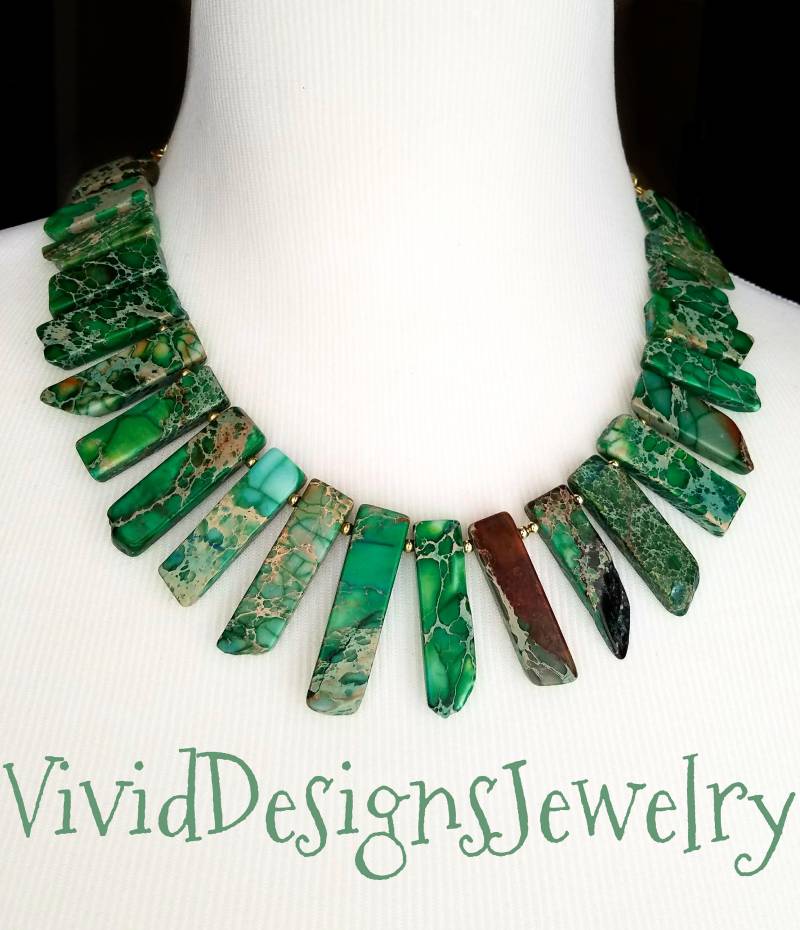 Apfelgrün Kaiser Jaspis Stick Halskette - Statement Geschenk Für Frauen -Grüner Stein Point Edelstein Bib von VividDesignsJewelry