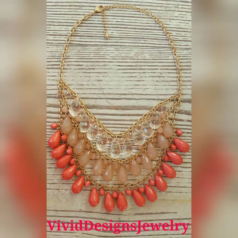 Coral Layered Teardrop Bib Statement Halskette - 3 Layer Lätzchen Coral Layered Teardrop Bib Statement Halskette - 3 Layer Lätzchen von VividDesignsJewelry